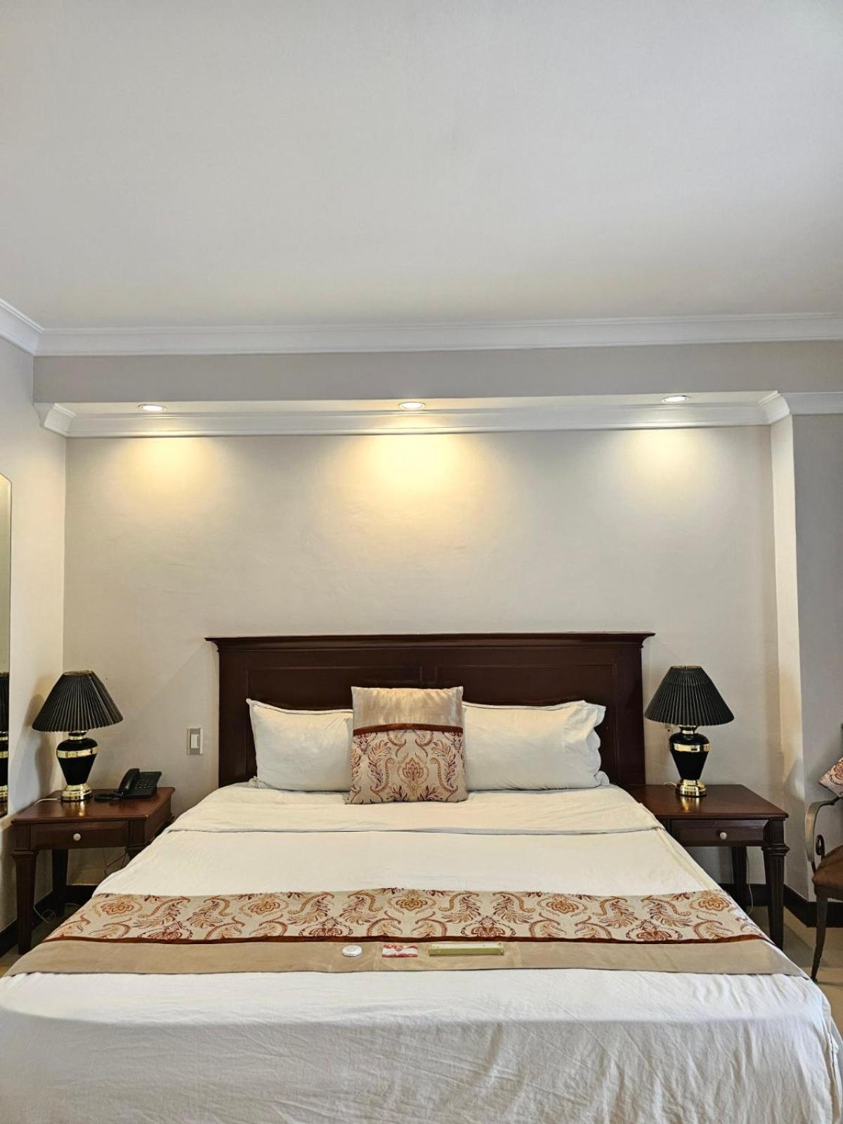 Valentino'S Hotel Angeles Buitenkant foto